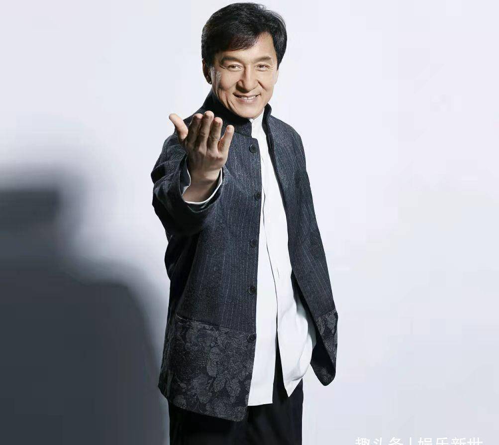 梅艳芳的生日宴上,成龙迟到一小时,向华强这次会对成龙做什么呢