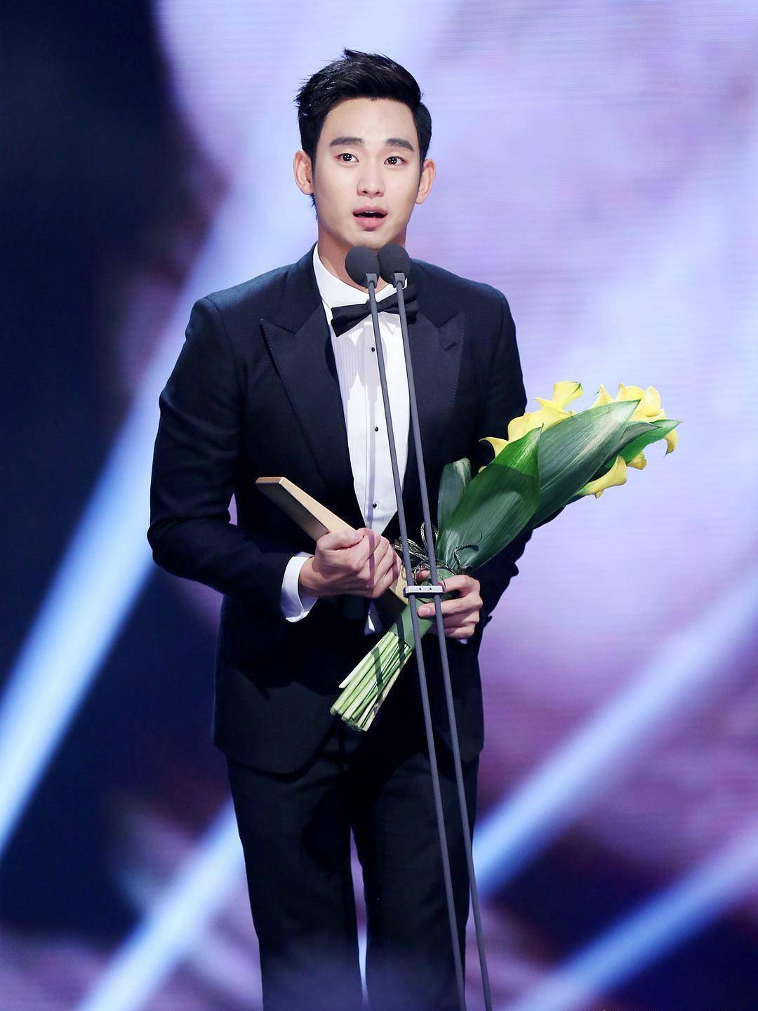 裴勇俊将他捧红,1年赚120亿韩元,如今32岁的金秀贤怎么样了?