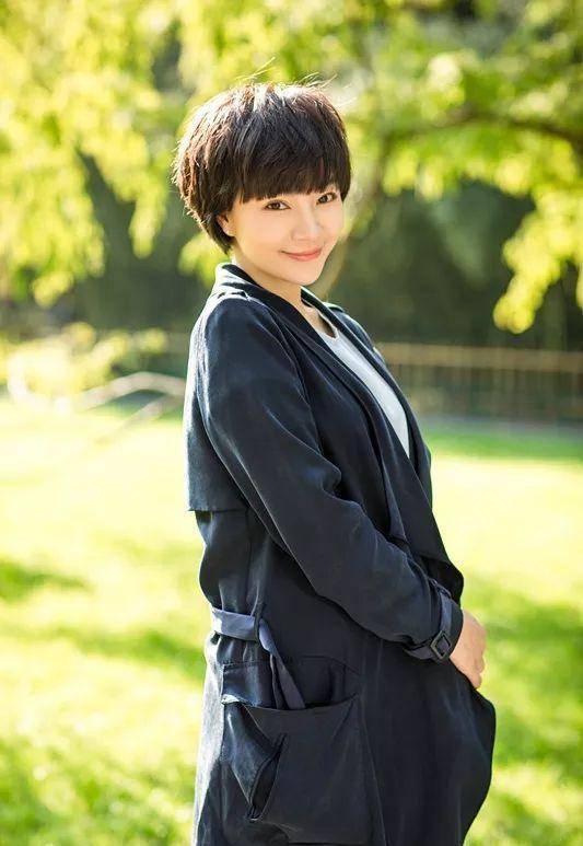 电视天气预报主持人王蓝一,女儿笑笑与妈妈很像,老公是谁已成谜_中央