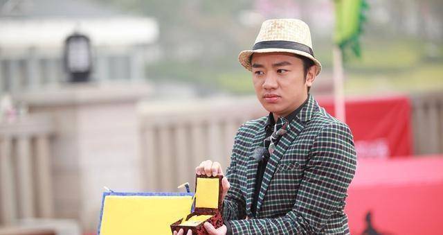 王祖蓝2岁女儿的身高接近腰部_发展_孩子_营养