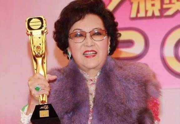 网红孙艺轩证实脑出血去世,年仅19岁,生前曾做吃播身体暴胖明显_食物