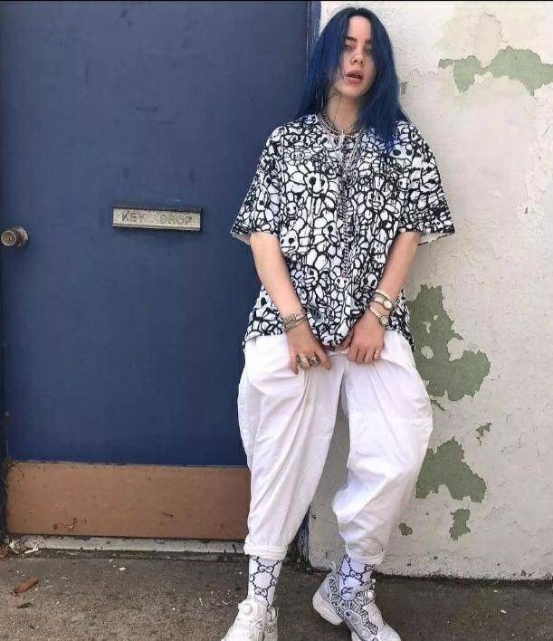 天才少女碧梨,不顾世俗偏见,街头厌世风格大胆做自己_套装_荧光_整体