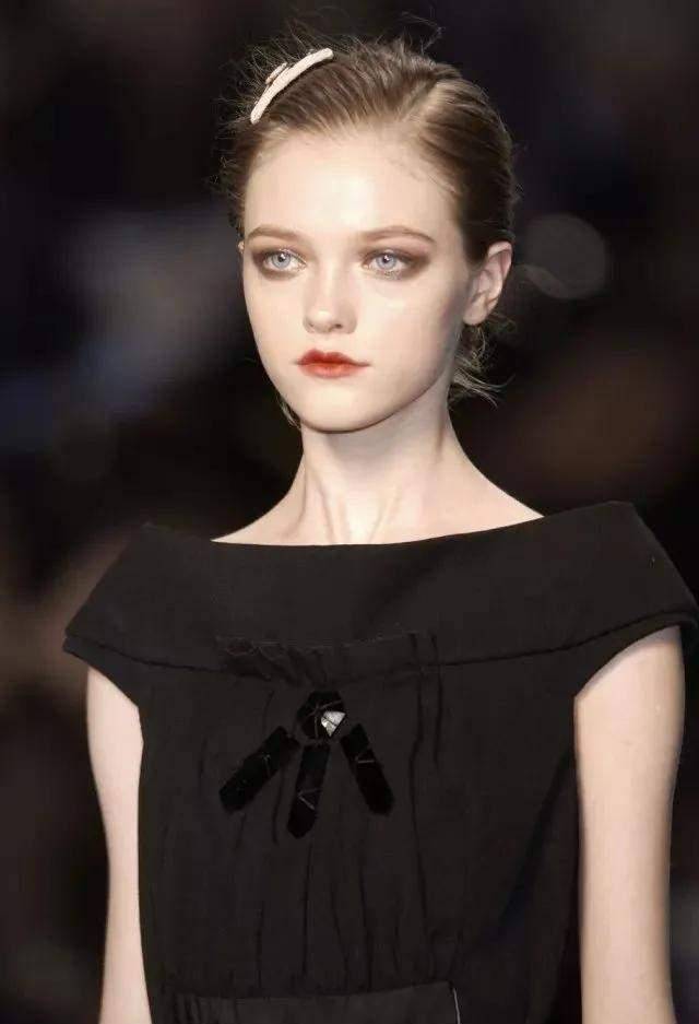 她是俄版刘亦菲,七年两嫁豪门,顶着超大眼袋依然美丽动人_vlada_仙女