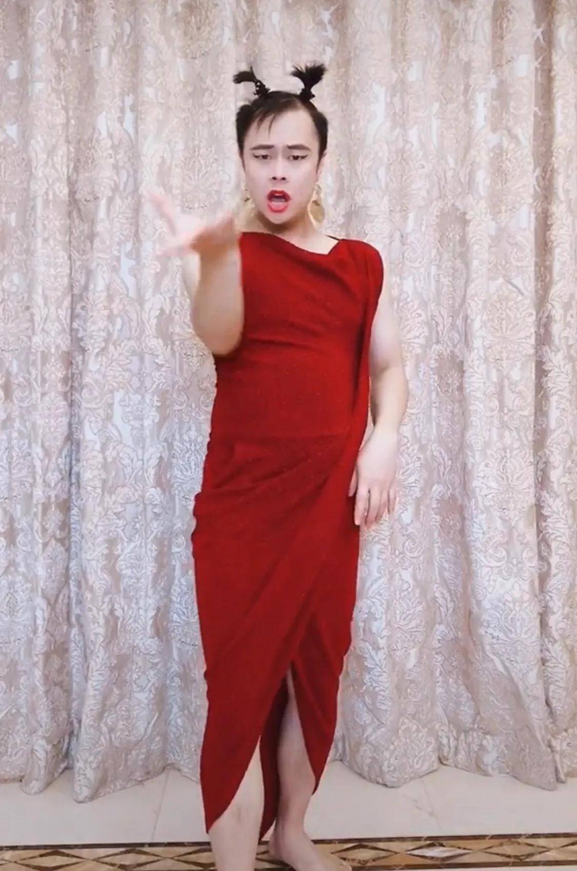 姜思达女装上瘾?