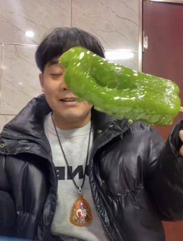 网红孙艺轩证实脑出血去世,年仅19岁,生前曾做吃播身体暴胖明显_食物