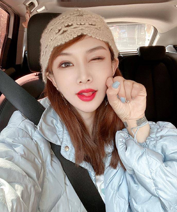 庞涛很重视自己的身材和肌肤管理.