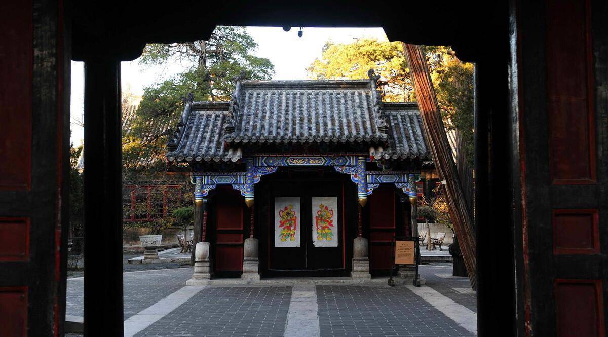 宗人府顺治九年设,位居内阁,六部之上,掌皇族之政令,凡生子,继嗣,婚嫁