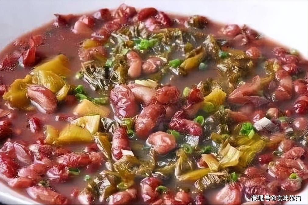 这样一碗酸酸辣辣的酸菜红豆汤真的是让人看了都直流口水