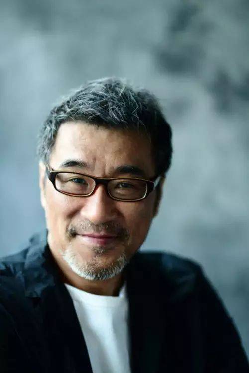 "乐坛教父"李宗盛63岁了,如今两鬓斑白,三婚娶小27岁美貌娇妻_歌曲