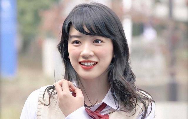 而脸部的美人窝则在嘴唇和下巴之间,这也是今天我们要说的主要部位之
