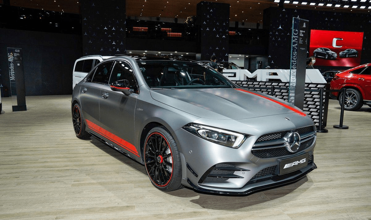 0t动力强劲,配黑色小鸭尾,新款奔驰a级amg产品力解析_搜狐汽车_搜狐网