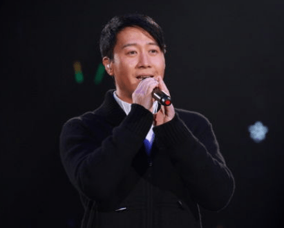 如今,祝贺黎明,不知道能不能等到黎明和她的助理阿wing的婚礼.
