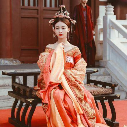 吴谨言上综艺穿汉服,甜美清贵,微微一笑带你重回盛唐_苏妲己_红色