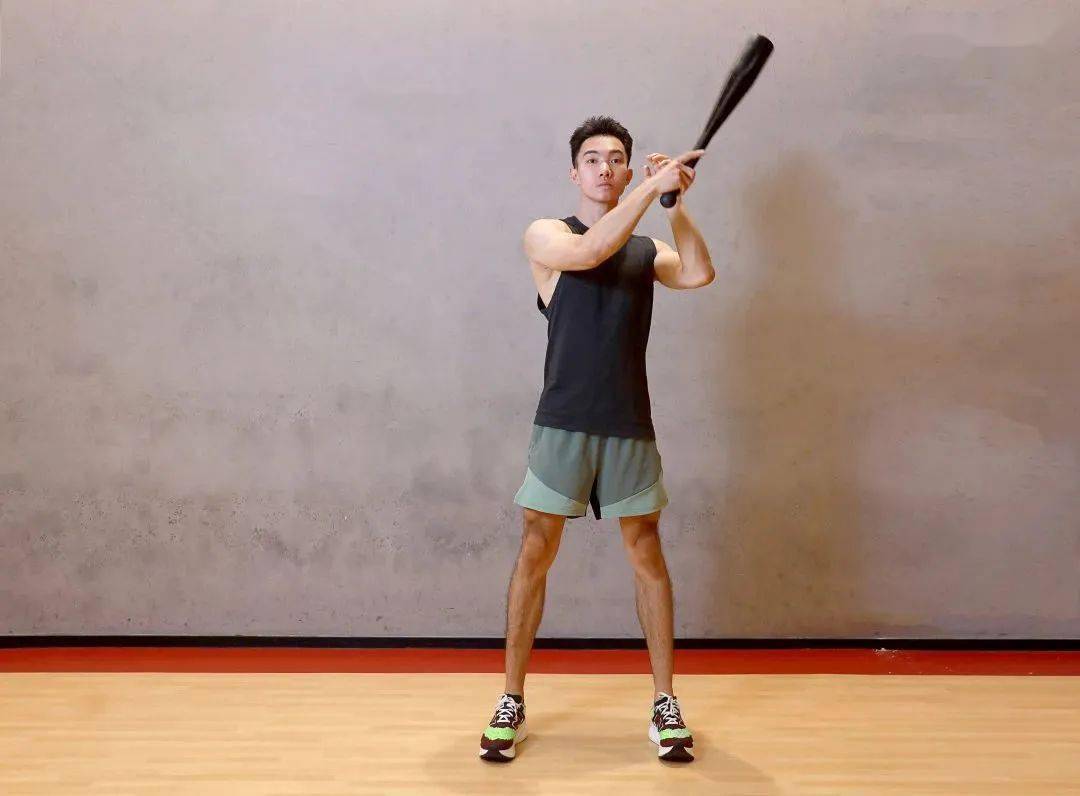 健身房又添新宠,型男们都在甩棒铃_训练_运动_身体