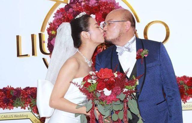 在和赵小侨结婚之前,刘亮佐之前有过一段婚姻.