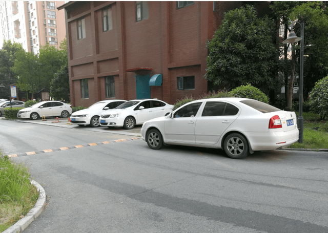 一个星期不开车,多久才能把电瓶充满?会造成损害吗_搜狐汽车_搜狐网