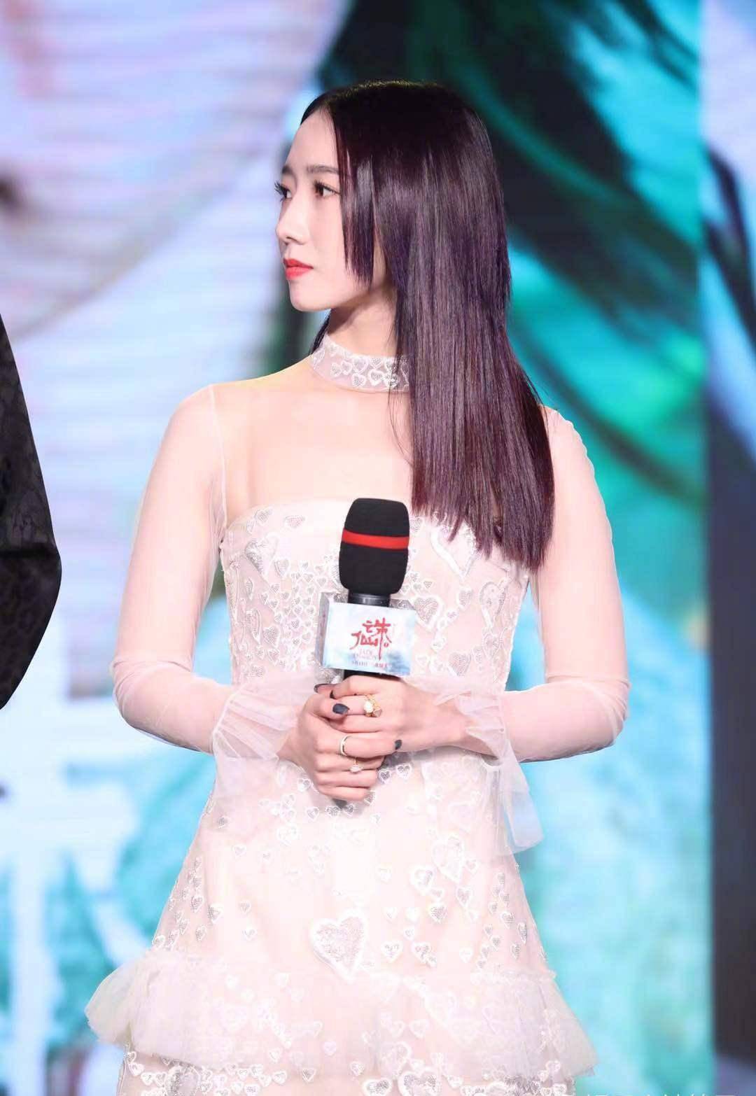 《诛仙》发布会现场肖战颜值让人惊艳,李沁和孟美岐同台比美_电影