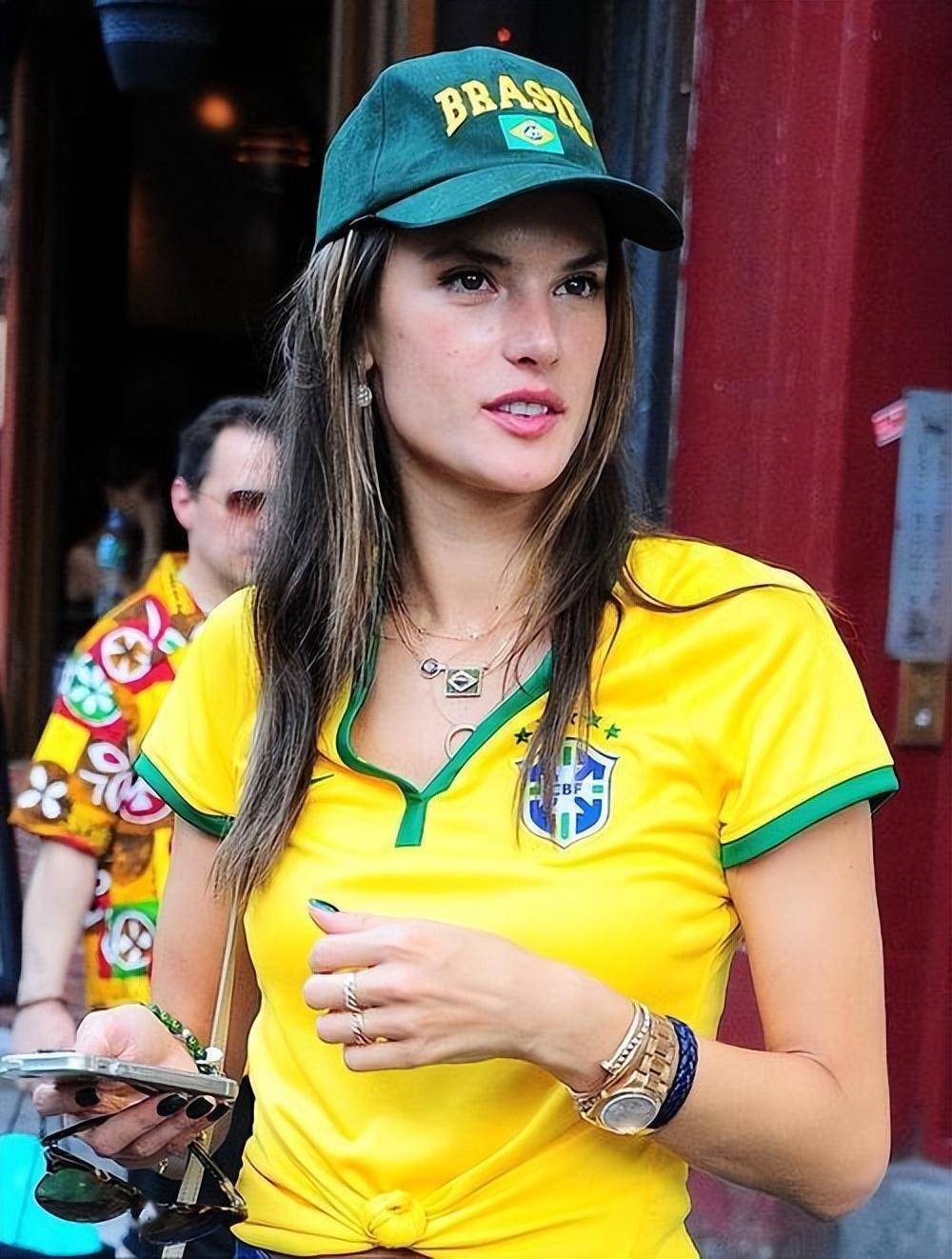 41岁巴西超模aa,亮相世界杯!她是维密头牌,拥有天使面孔和身材