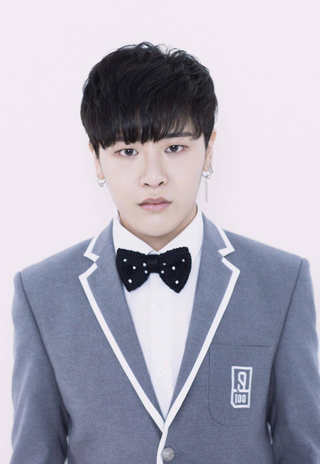 而姜达赫自己也曾闯荡过娱乐圈,当年与知名歌手蔡徐