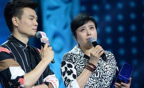 丁嘉丽现在信佛,每天念念佛经,为自己以前年少无知犯的错而忏悔!