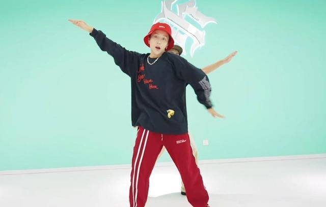 刘雨昕新歌舞台,acky担任编舞,师父林梦陪同练习_popping_舞蹈_街舞