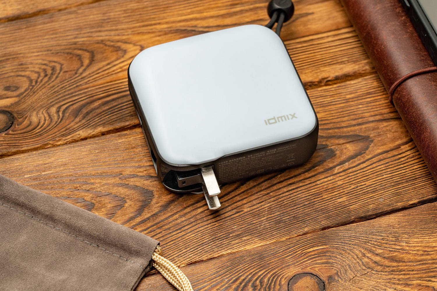 这才是iPhone充电的正确姿态,自带MFi线,IDMIX PD20W充电宝评测