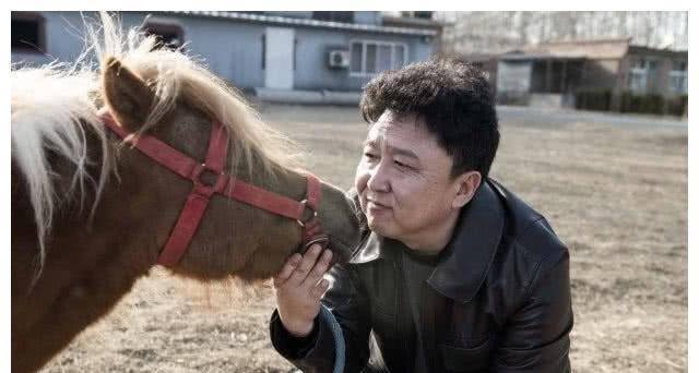 于谦疑想退出德云社,发文配图似要跳槽,网友直呼郭德纲来留人_相声