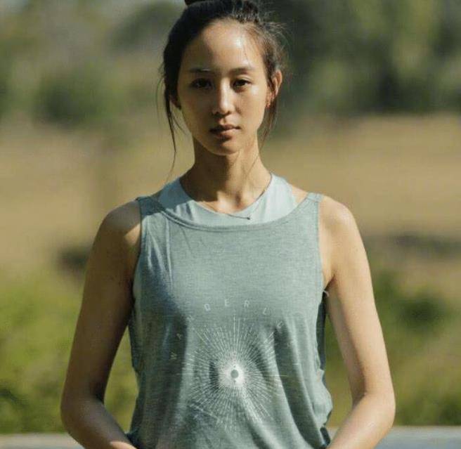 37岁张钧甯跑步10年:不是为了自律才跑步,却因跑步养成了自律性_跑鞋