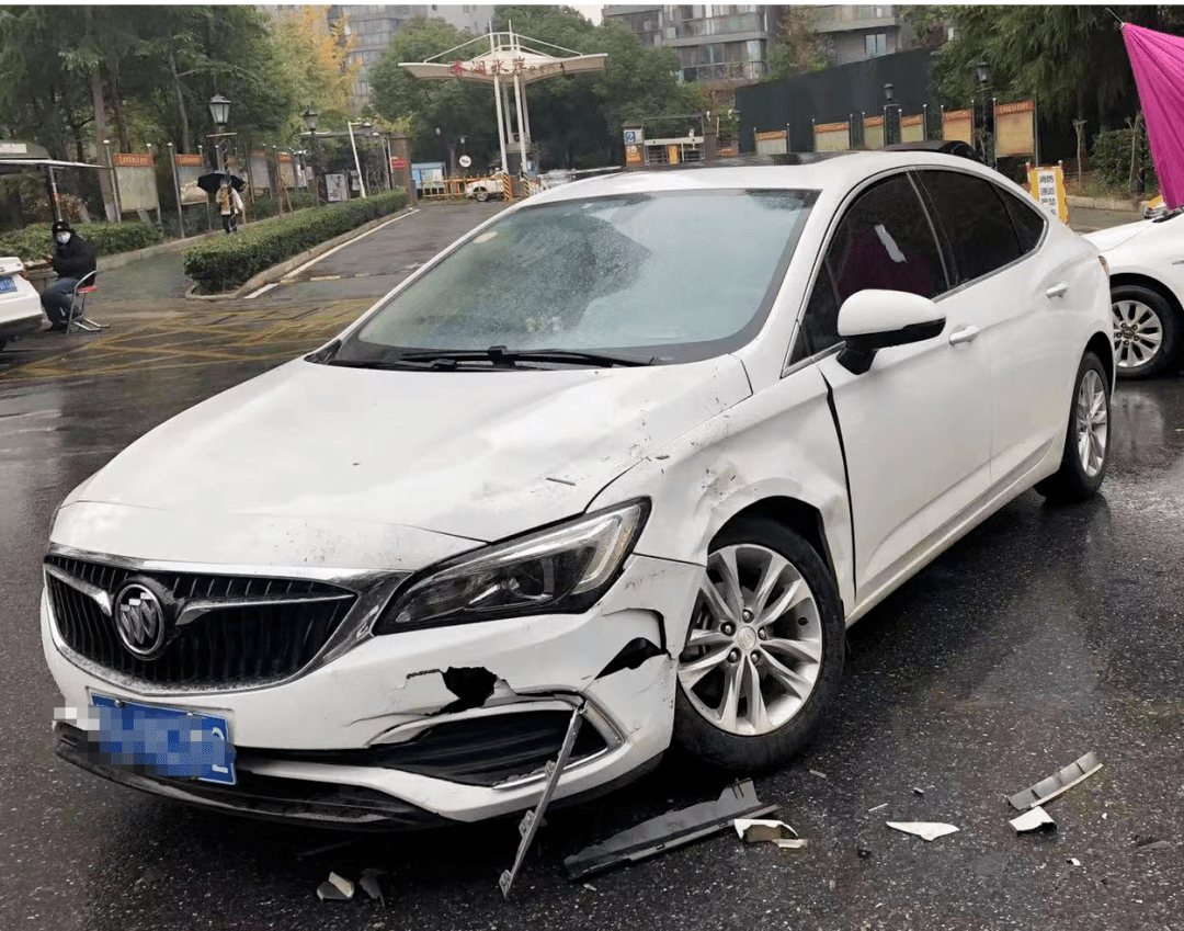 雨天交通事故图片图片