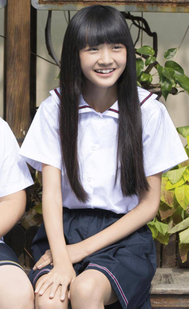 被全网禁止整容的"小李慧珍",15岁穿"初恋袜",就