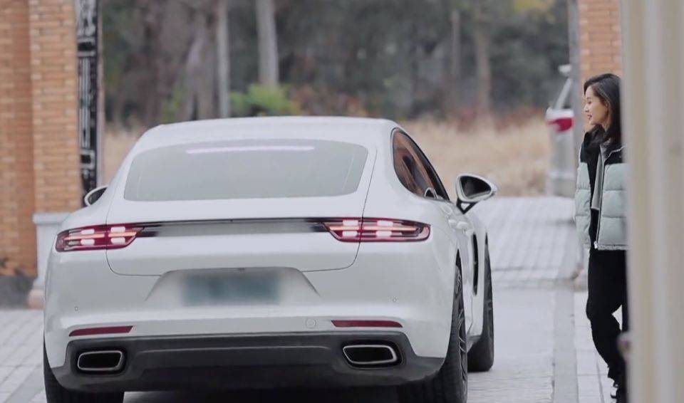 陈越开200万的豪车,蔡卓宜仍不想结婚,却和王大陆街头拥吻_什么_卫衣