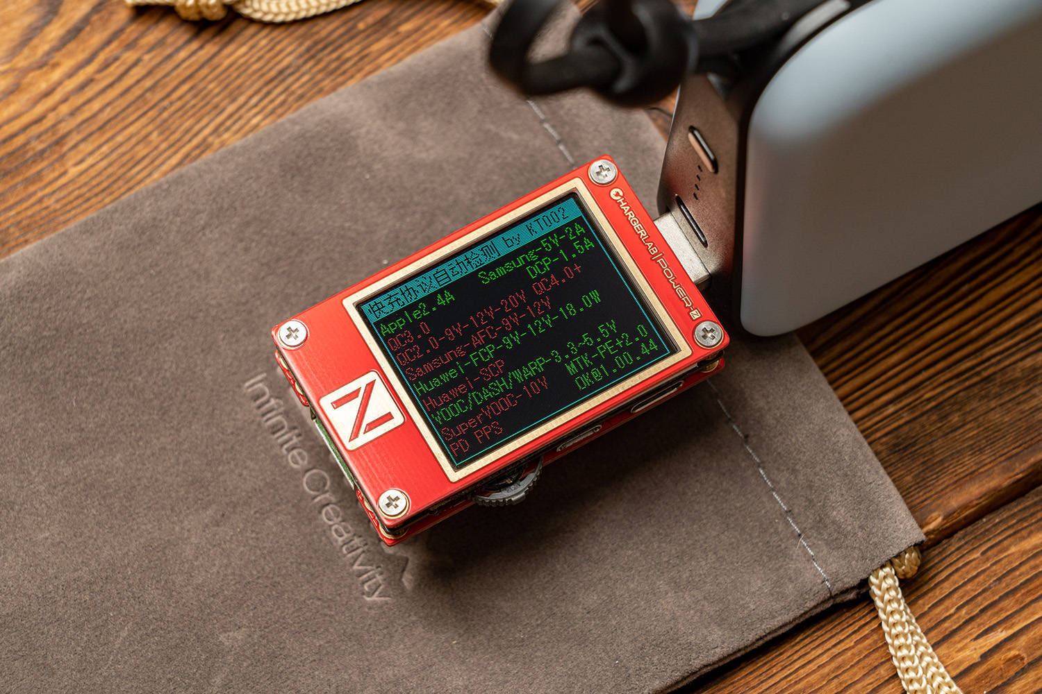 这才是iPhone充电的正确姿态,自带MFi线,IDMIX PD20W充电宝评测