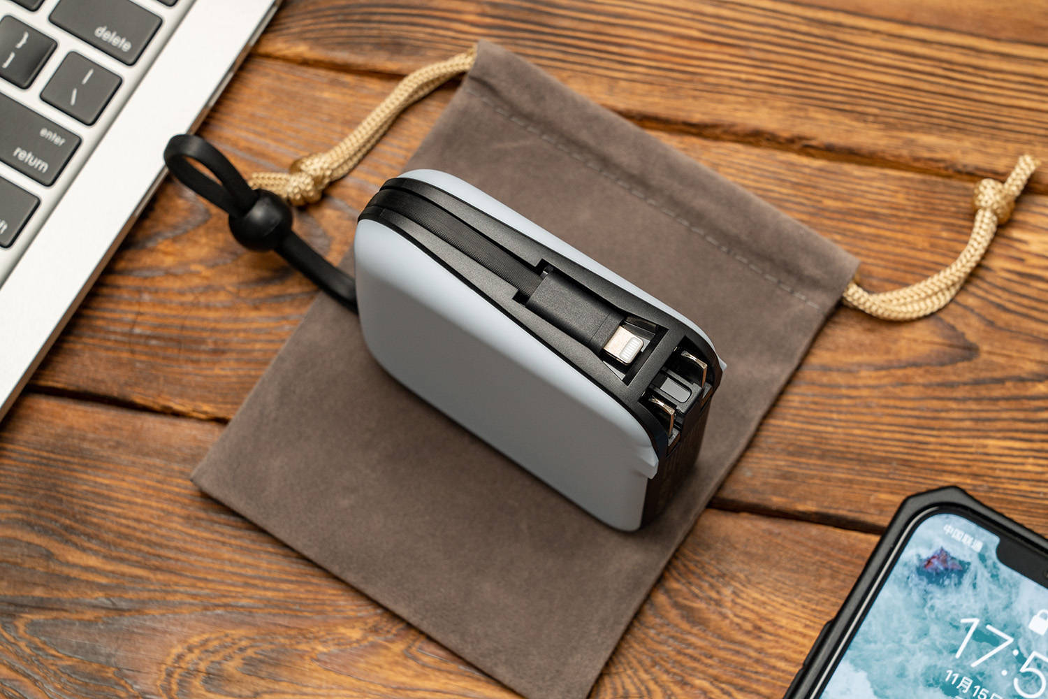 这才是iPhone充电的正确姿态,自带MFi线,IDMIX PD20W充电宝评测