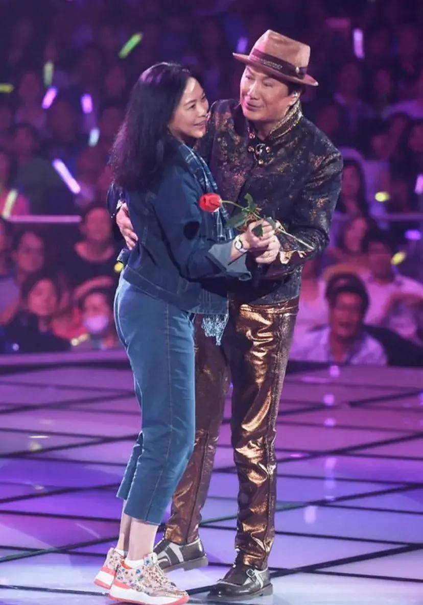 72岁许冠杰和老婆的爱情传奇「每日写一封情信」_rebu_sam_大儿子