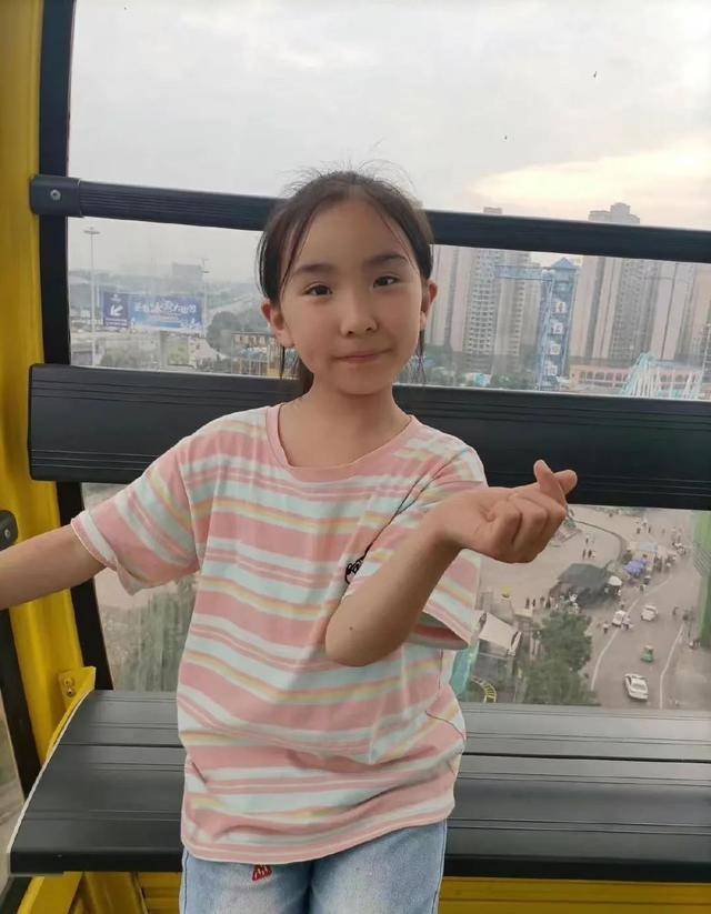 重庆,10岁女孩江边游玩意外失踪疑似被拐,父母悬赏百万征集线索_孩子
