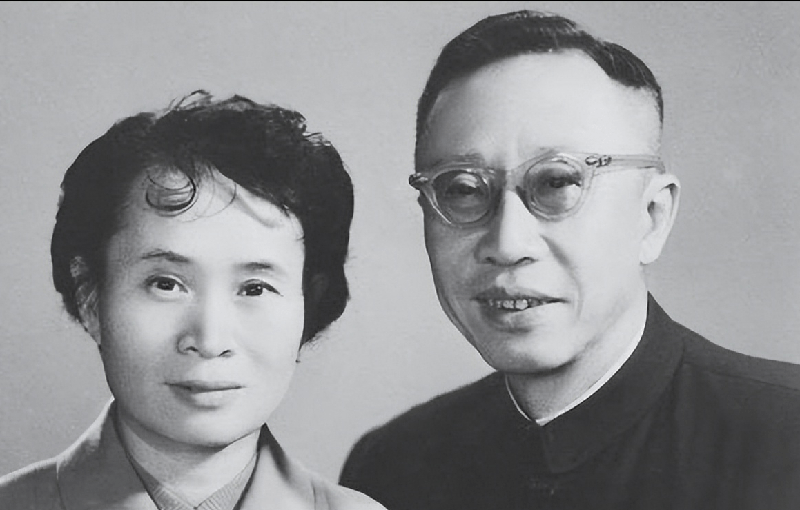 溥仪墓与光绪陵仅一墙之隔,规模小得可怜,如今供人免费参观_李淑贤