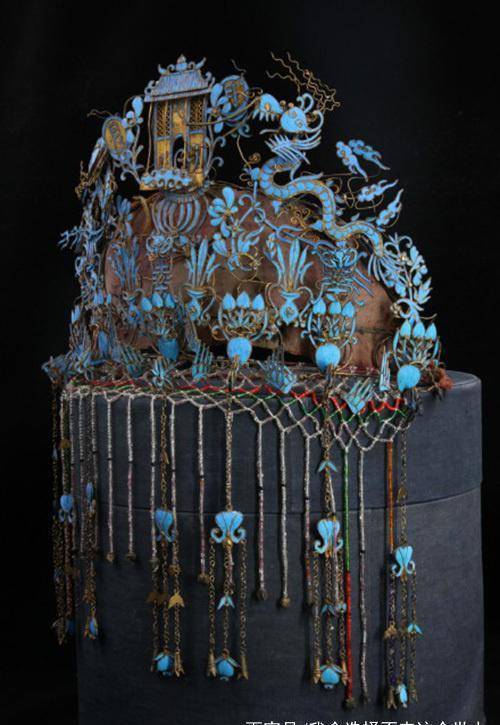 该点翠凤冠做工精美,至今保存完好,是华妃的遗物?_顶点_历史_雍正