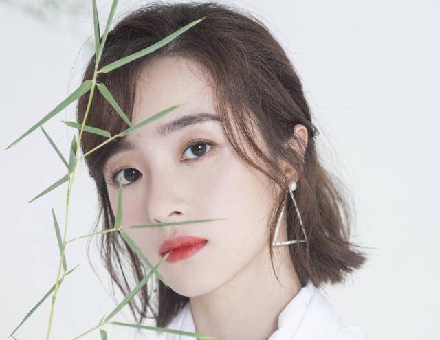 胡冰卿的双胞胎姐姐,长相比妹妹还端庄,现实中妥妥的真学霸_胡毓洁