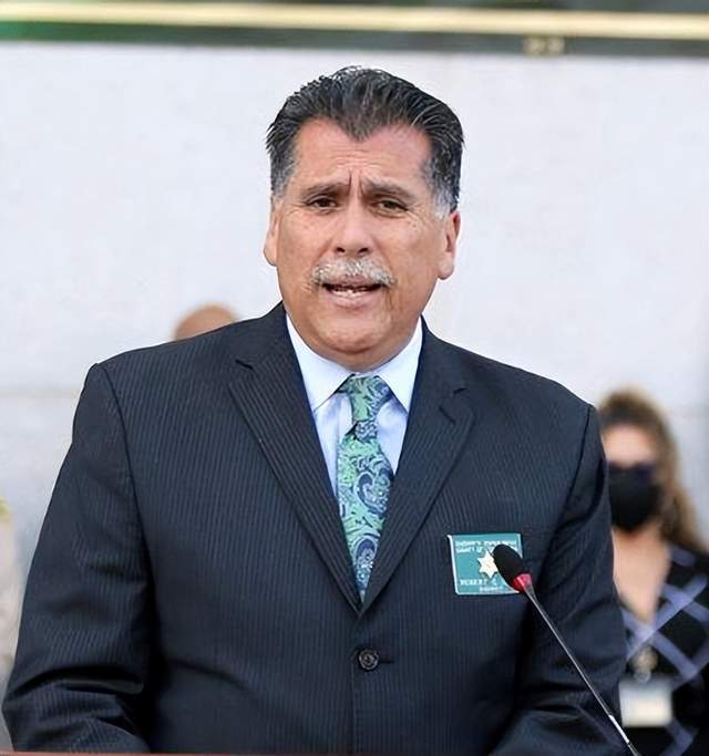 洛杉矶郡警察局新局长罗伯特64卢纳走马上任_长滩_居民_警局