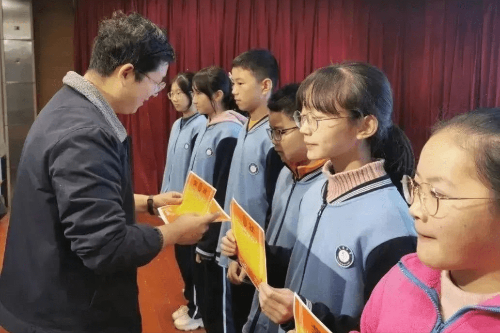 绍兴市文澜中学阳明路校区召开期中总结表彰大会_同学_榜样_年级
