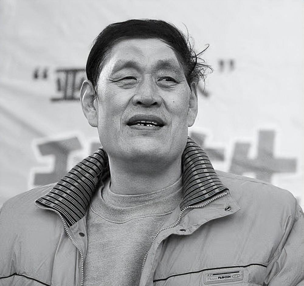 山东巨人穆铁柱:身高2.