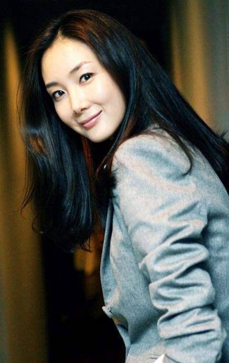 国外的"偶像剧女王",45岁的崔智友生女,她的美丽确实漂亮_气质_时尚