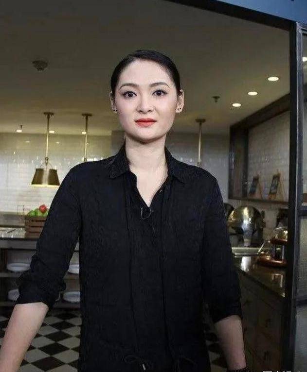 "三德子"赵亮,娶小16岁妻子,靠养鸡成为人生赢家_胡敬_角色_因为