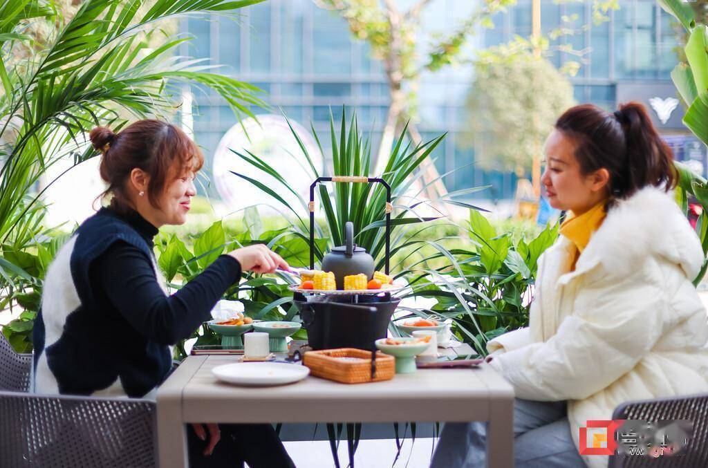 “围炉煮茶”成冬日新宠