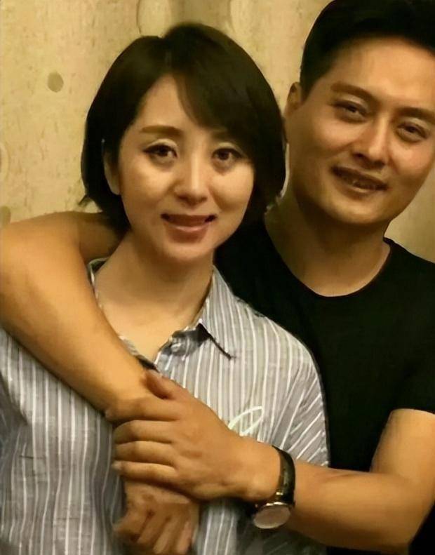 云飞和高月分手6年,一个娶北大才女,一个带着女儿艰难生活_父母_酒吧