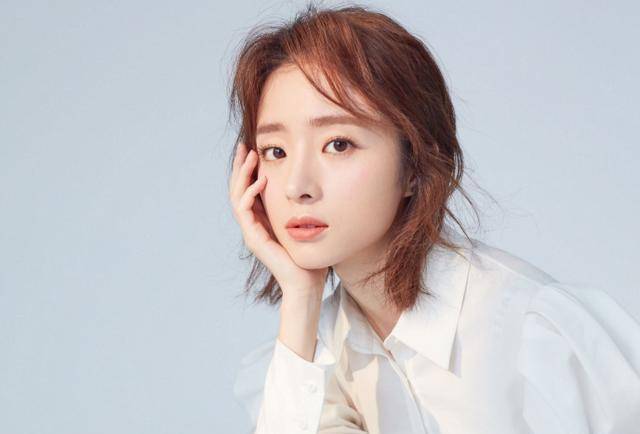 胡冰卿的双胞胎姐姐,长相比妹妹还端庄,现实中妥妥的真学霸_胡毓洁_演