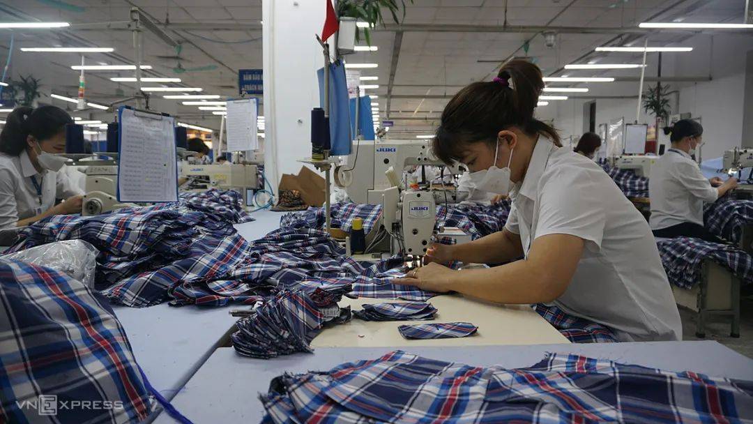 年夜量工人失業！在越南鞋廠工作了40年，從未見過……