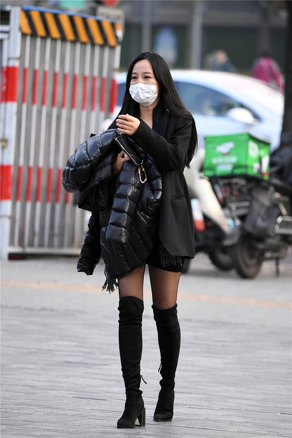 黑色丝袜搭配长靴,秋冬季节的经典选择,让你的搭配更轻松_美女_设计