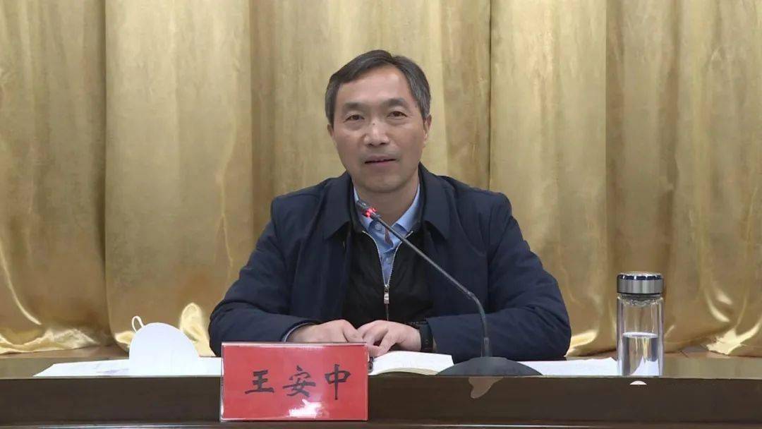 部署;刘文华针对重点工作提出了意见建议;牛虎强通报了我县疫情防控工