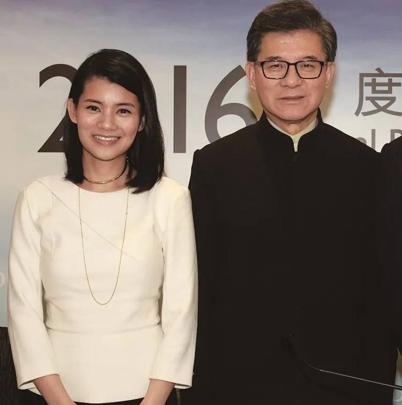 朱玲玲的继子:不愿继承百亿家产,找老婆重内涵,婚礼不请老爸_罗康瑞